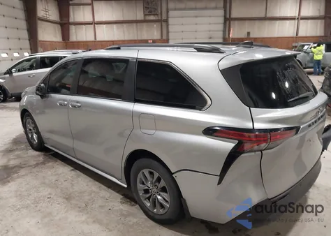 2021 Toyota Sienna Xle z USA, uszkodzony, nr VIN 5TDJRKEC1MS022455